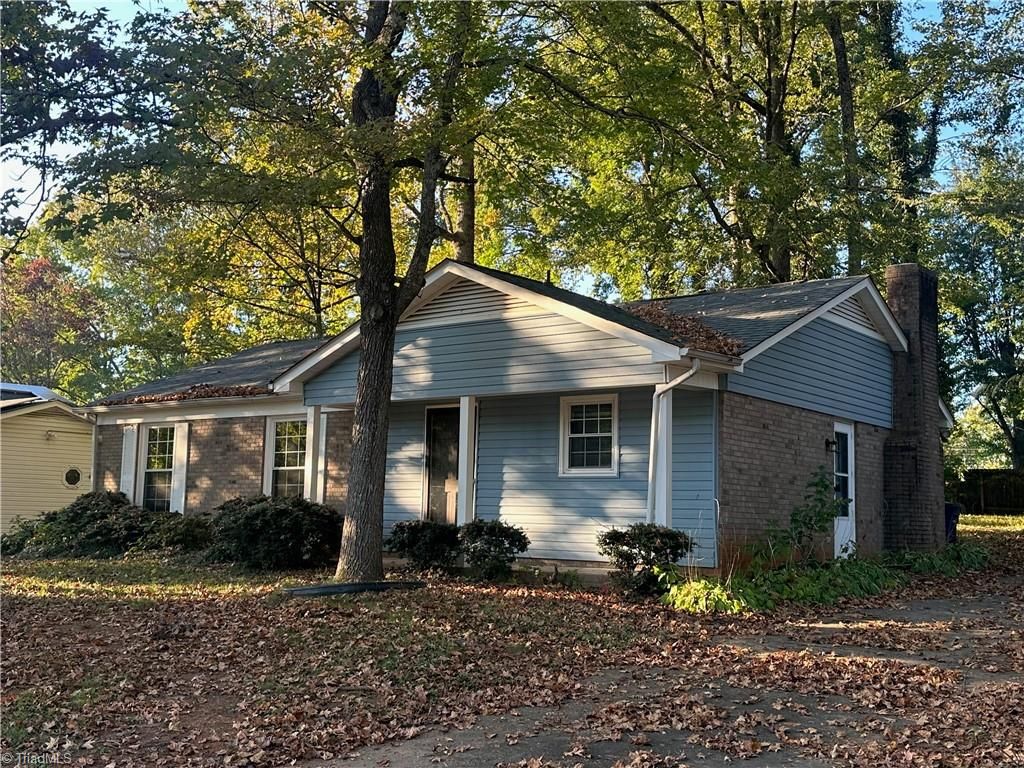 Photo of 1629 Village Place, Winston-Salem, NC 27127 (MLS # 1199623)