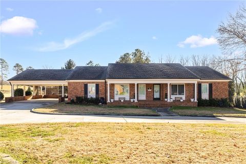 4 Chesterfield Court Greensboro NC 27410