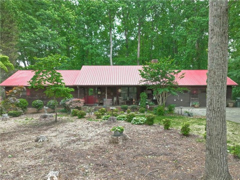 Homes For Sale - 859 Lakeview Drive<br/> Thomasville, NC 27360