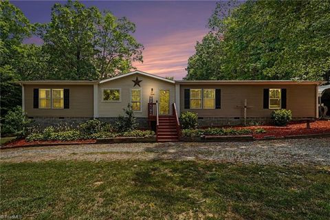 Mobile Home For Sale - 156 Yellow Poplar Lane<br/> Davidson County, Lexington, NC 27295