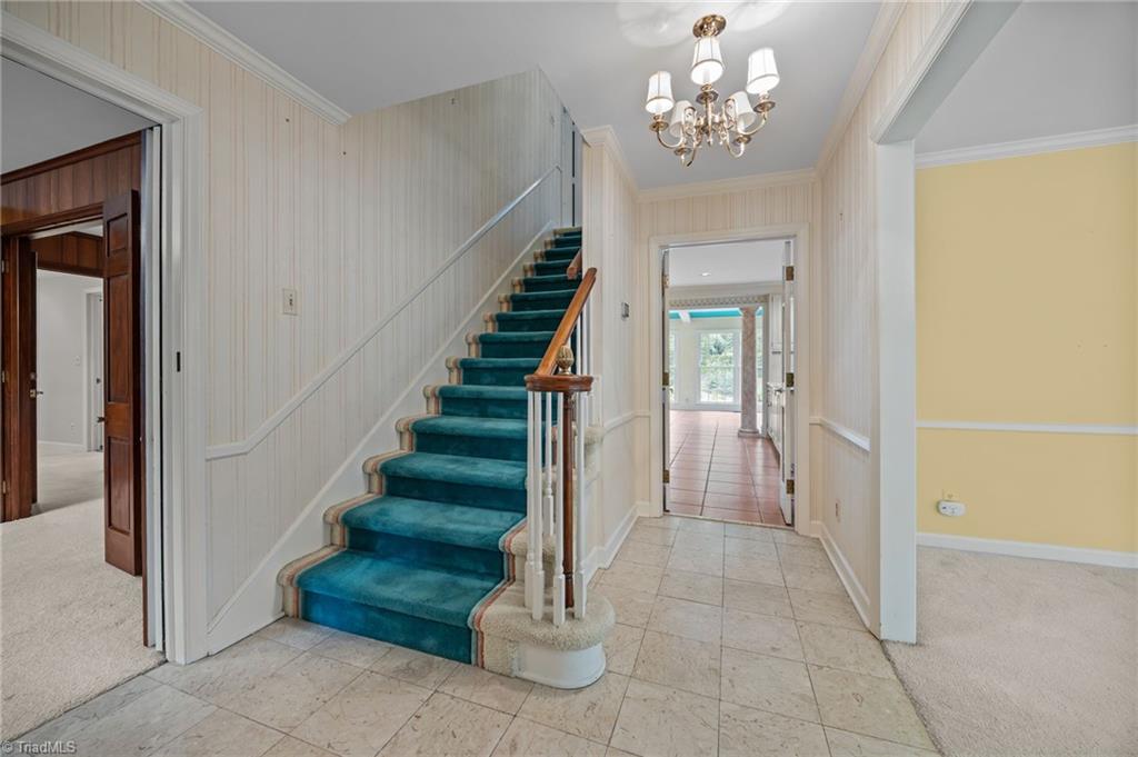 1122 Kensington Drive