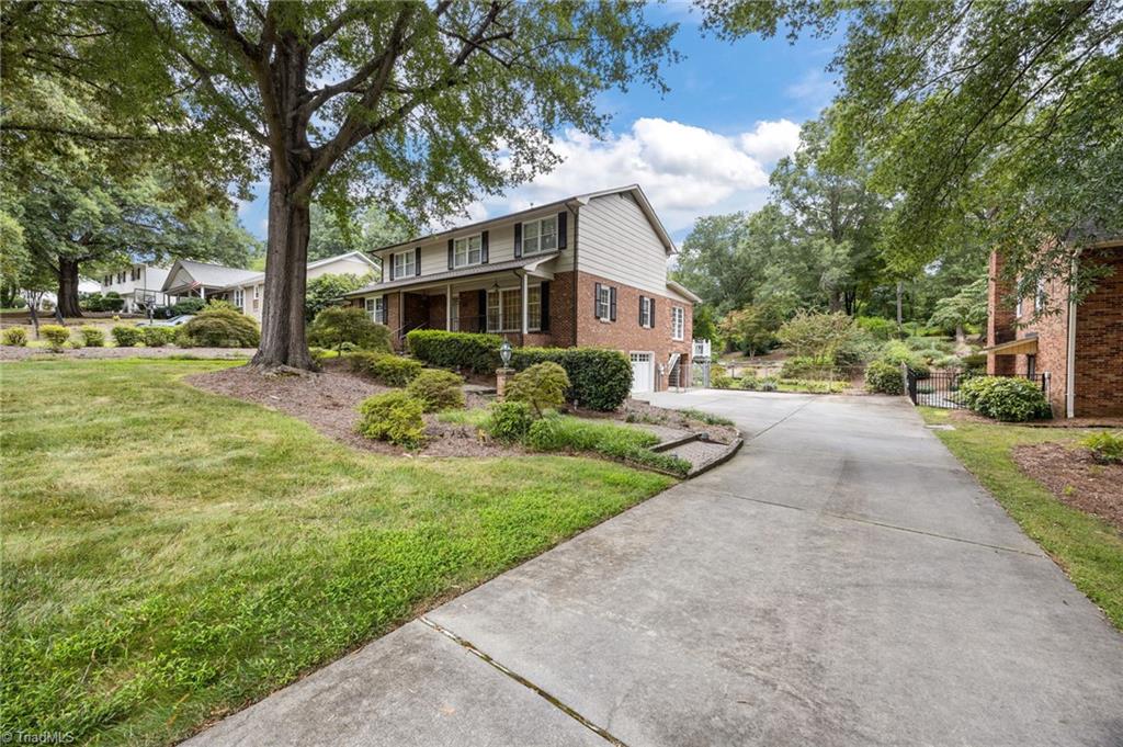 1122 Kensington Drive