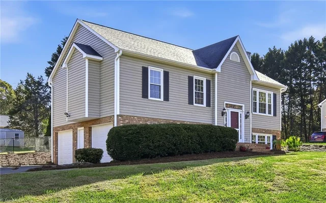 135 Sedgewick Ridge Court, photo 2 of 28
