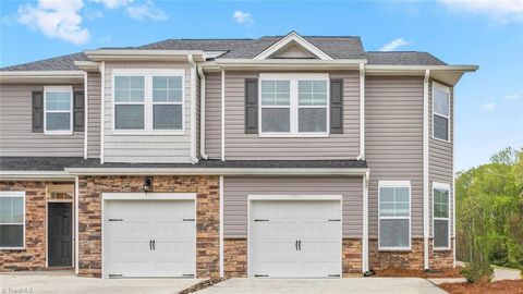 Townhouse For Sale - 1663 Hallview Court<br/> Kernersville, NC 27284