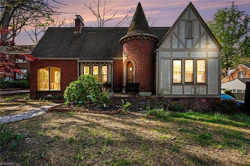 221 Spring Street, photo 1 of 21