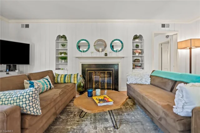 507 Otteray Avenue, photo 5 of 39