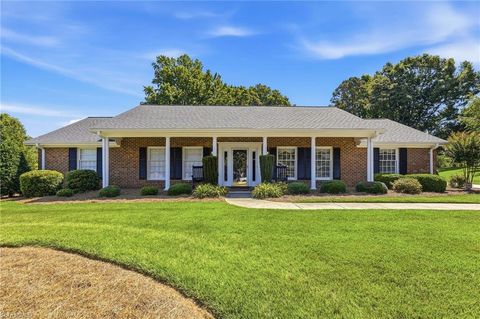 Homes For Sale - 1075 Foothills Drive<br/> Kernersville, NC 27284