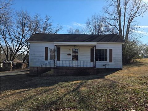 Photo of 1322 Delaware Avenue, Eden, NC 27288 (MLS # 1207373)