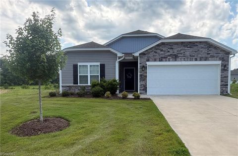 Homes For Sale - 113 Tally Meadow Court<br/> Lexington, NC 27295