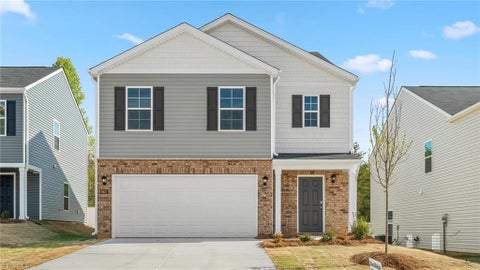 Homes For Sale - 124 Beechwood Circle<br/> Thomasville, NC 27360