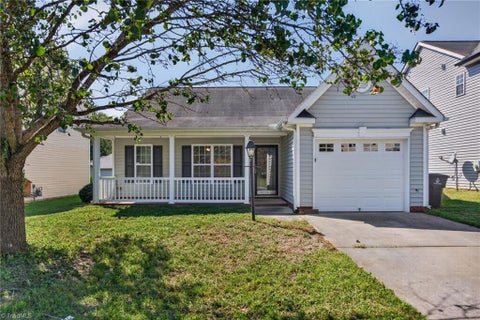 Homes For Sale - 4050 Shallowcreek Court<br/> Winston-Salem, NC 27127