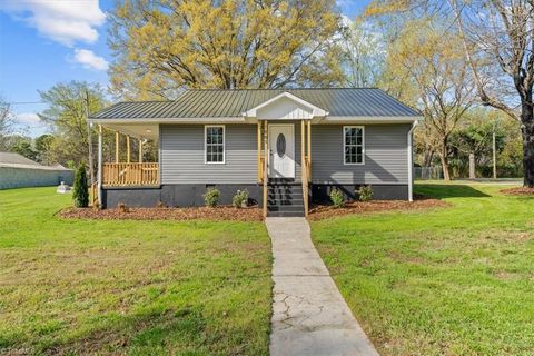 Homes For Sale - 105 Mendota Avenue<br/> Lexington, NC 27292