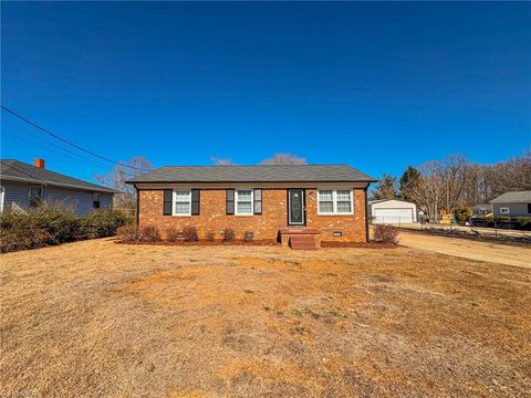 Homes For Sale - 1409 Glenside Drive<br/> Greensboro, NC 27405
