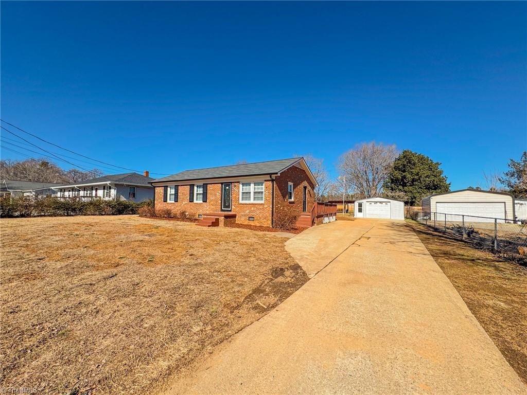 Photo of 1409 Glenside Drive, Greensboro, NC 27405 (MLS # 1209283)