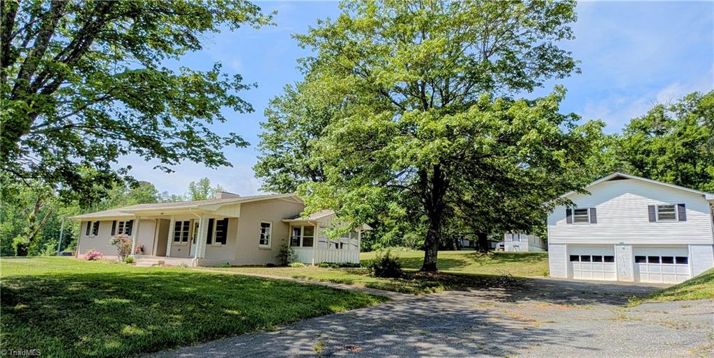 1299 N Franklin Road, Mount Airy, North Carolina image 2