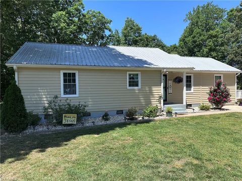 Homes For Sale - 1105 Woodside Drive<br/> Salisbury, NC 28146