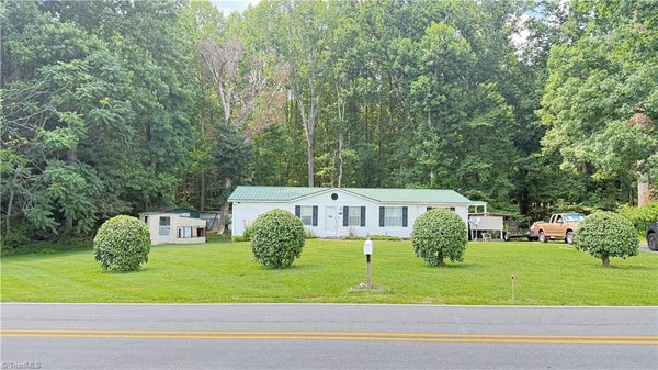 3634 ROCKFORD RD, DOBSON, NC 27017 - Image ca3a15331471801e12d6d34cd83477d6/304800007