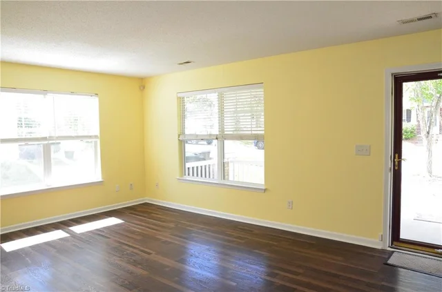 2719 Alpha Street, photo 4 of 17