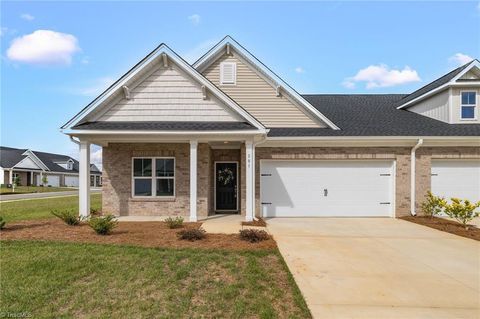 Townhouse For Sale - 301 Beeson Court<br/> Clemmons, NC 27012