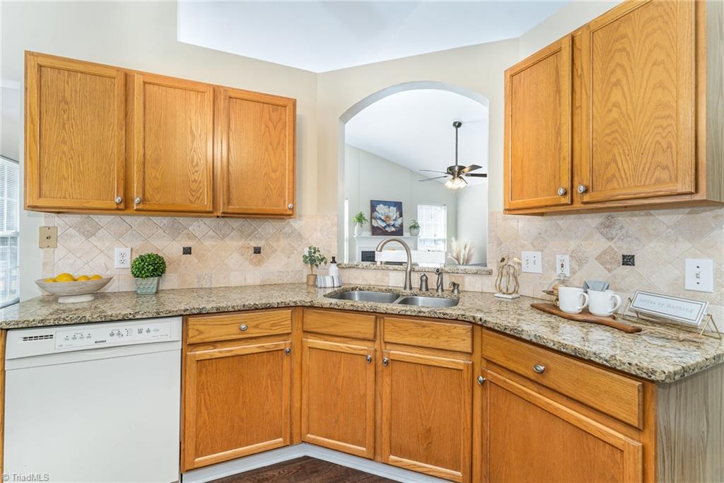 3704 Woodpark Drive, Jamestown, North Carolina image 11