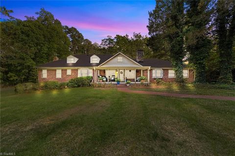 3432 Edgefield Road Greensboro NC 27409