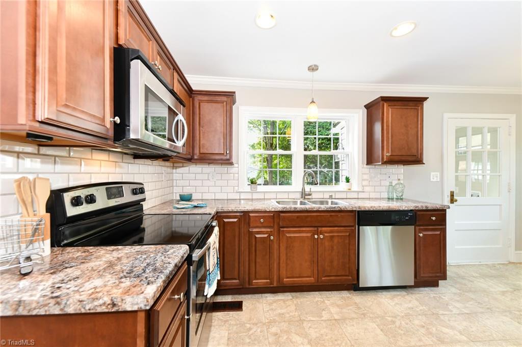 Greensboro, North Carolina 27408, United States, 4 Bedrooms Bedrooms, ,2 BathroomsBathrooms,Residential,Active,201064