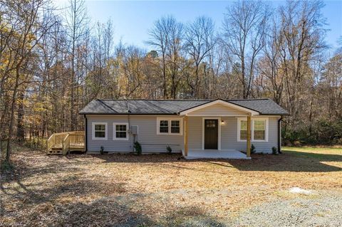 Homes For Sale - 3115 Woods Chapel Road<br/> Graham, NC 27253