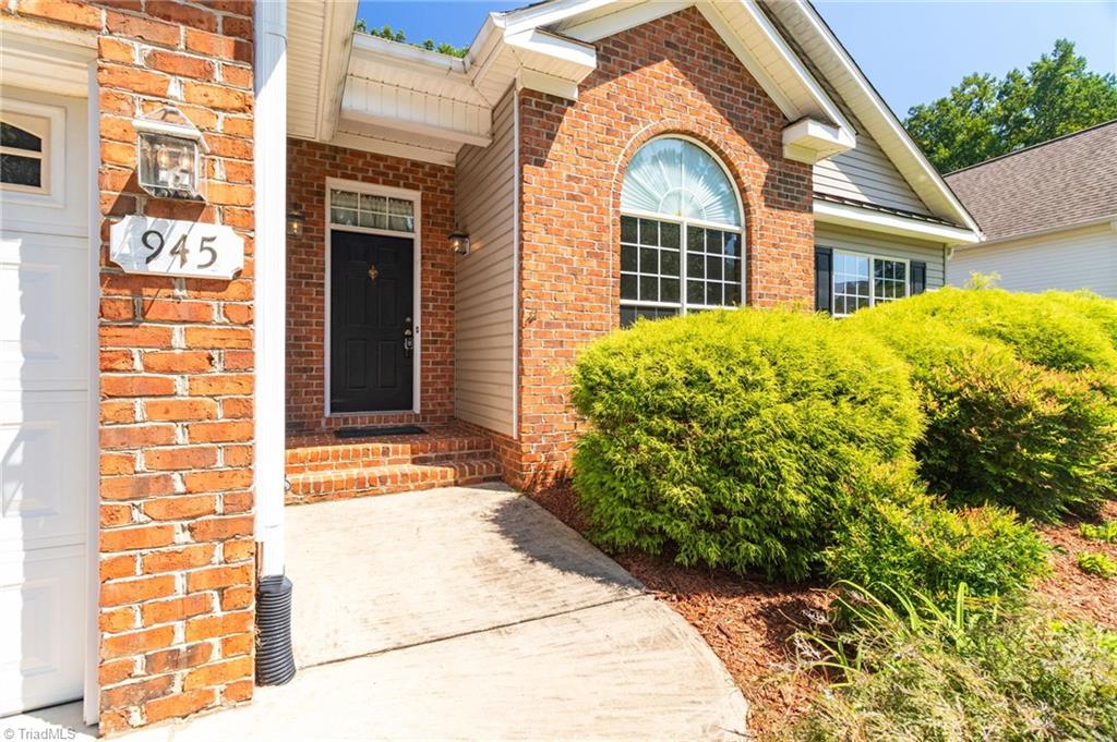 945 Wellesley Place Drive