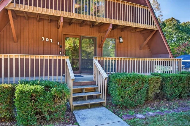 301 Fieldstone Drive, photo 4 of 30