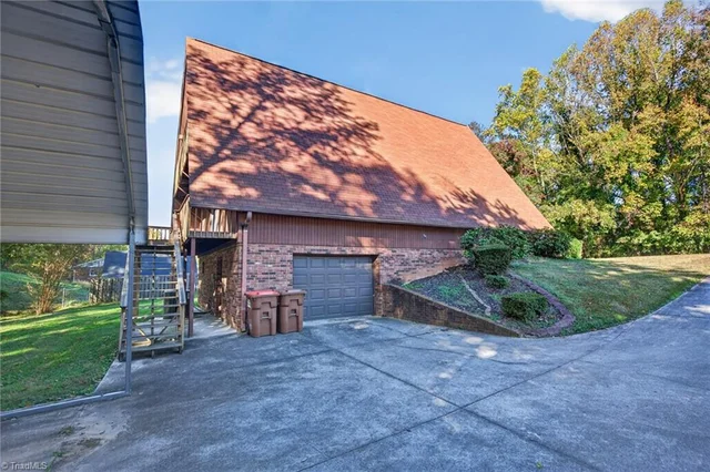 301 Fieldstone Drive, photo 2 of 30