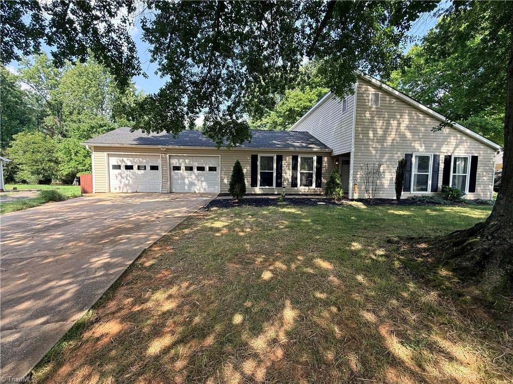 Photo of 471 Raven Ridge Drive, Kernersville, NC 27284 (MLS # 1228070)