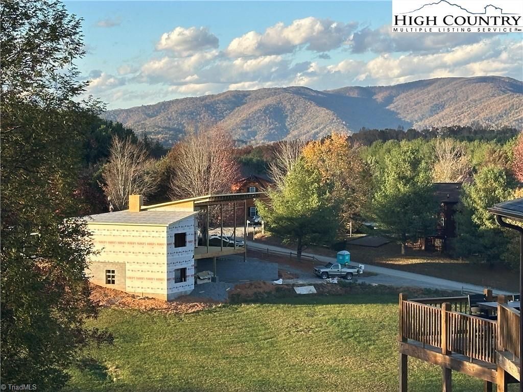 Photo of 16 Bear Lodge Drive, Sparta, NC 28675 (MLS # 1204981)