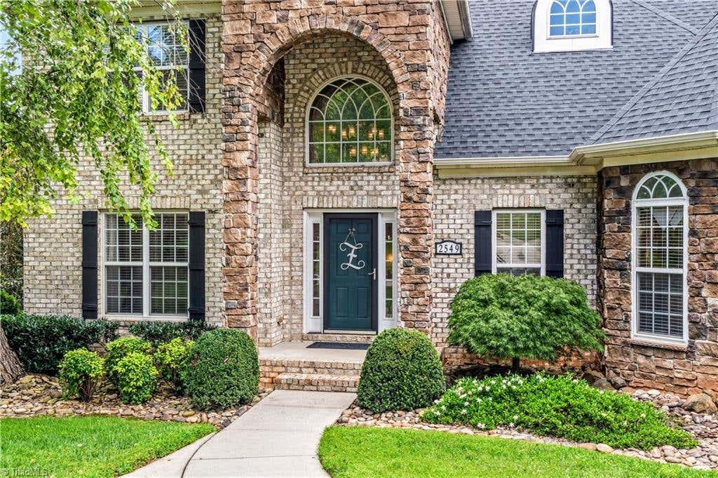 Photo of 2549 Innisfail Lane, Clemmons, NC 27012 (MLS # 1230560)