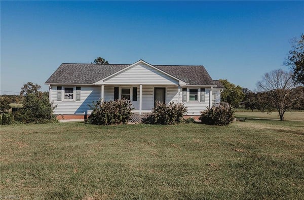 477 PLEASANT ACRE DR, MOCKSVILLE, NC 27028 - Image cb60bb7760f8e5cbf678a1e4a5a6e7e6/3103036952