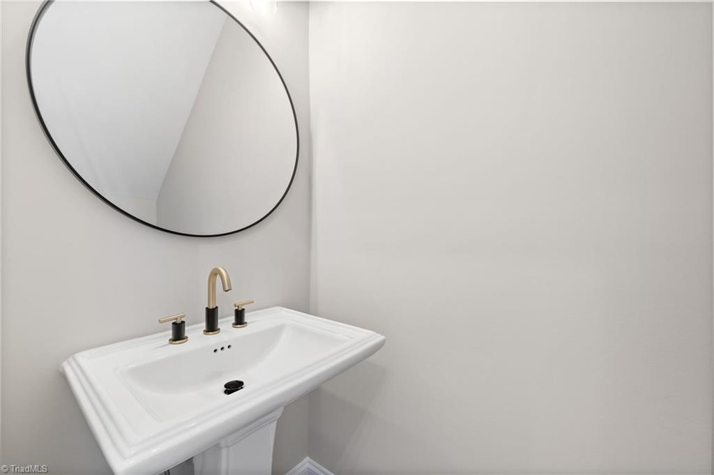 Madison, North Carolina 27025, United States, 4 Bedrooms Bedrooms, ,4 BathroomsBathrooms,Residential,Active,230768