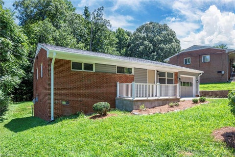 Homes For Sale - 1629 Rockford Street<br/> Winston-Salem, NC 27107