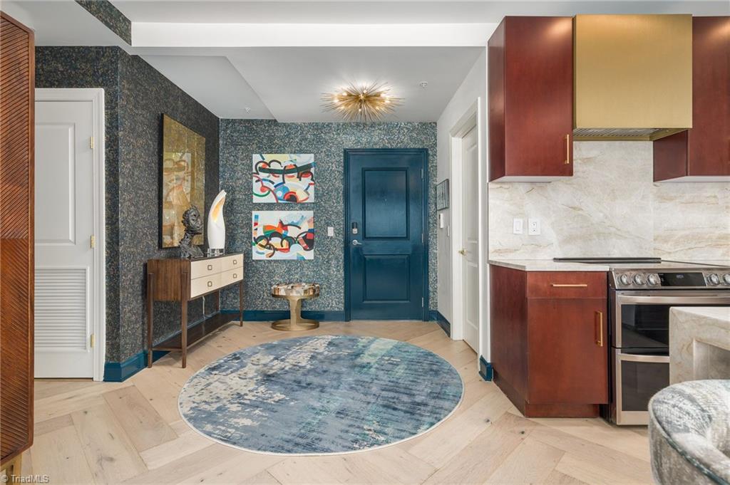 201 N Elm Street 1401