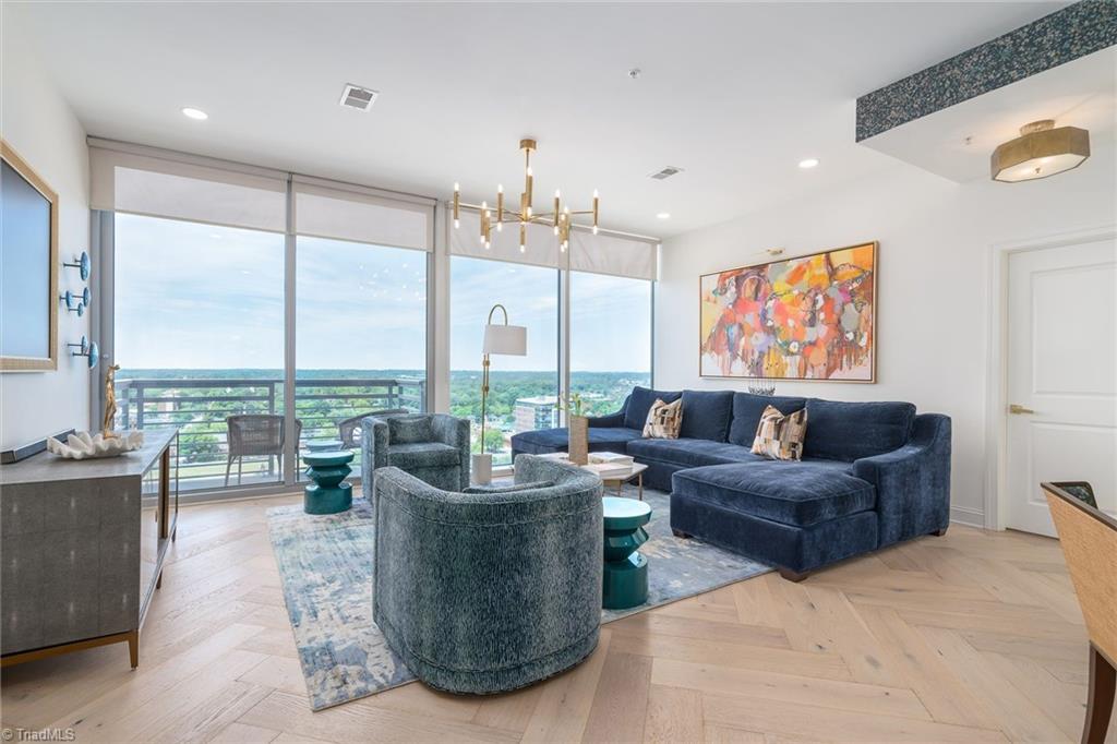 201 N Elm Street 1401