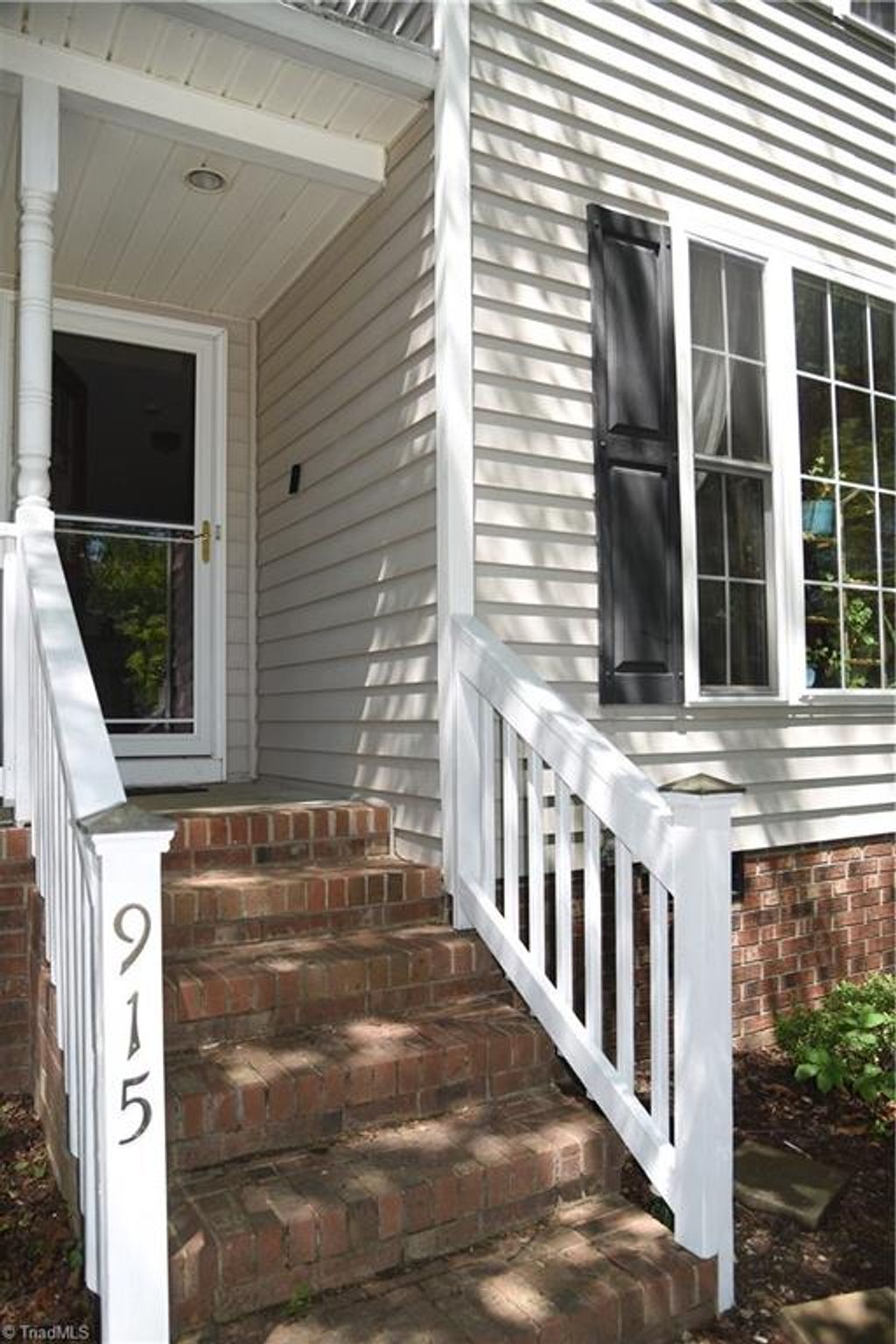 Photo of 915 New Hampshire Drive, Jamestown, NC 27282 (MLS # 1219220)
