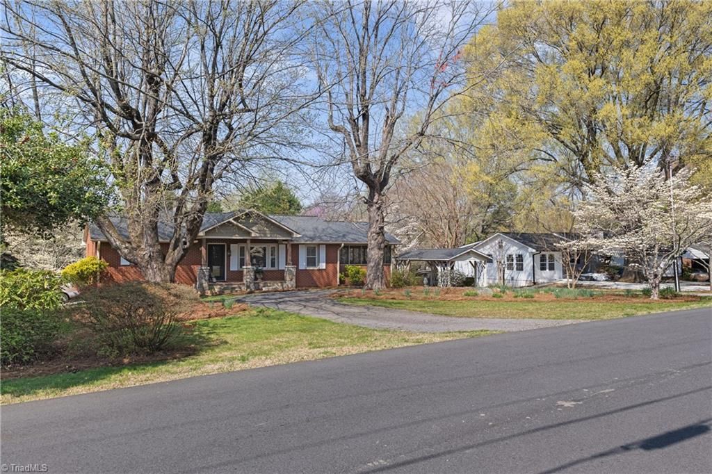 Photo of 410 Lynhaven Drive, Winston-Salem, NC 27104 (MLS # 1213779)