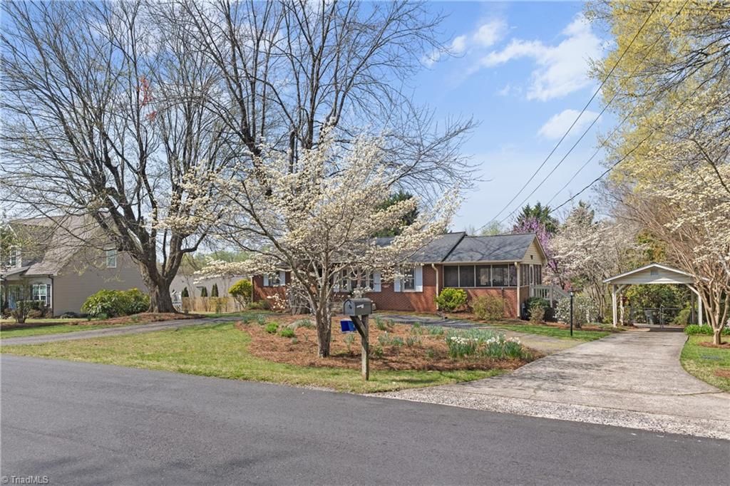 Photo of 410 Lynhaven Drive, Winston-Salem, NC 27104 (MLS # 1213779)