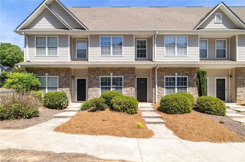Townhouse For Sale - 3787 Wayfarer Drive<br/> Greensboro, NC 27410