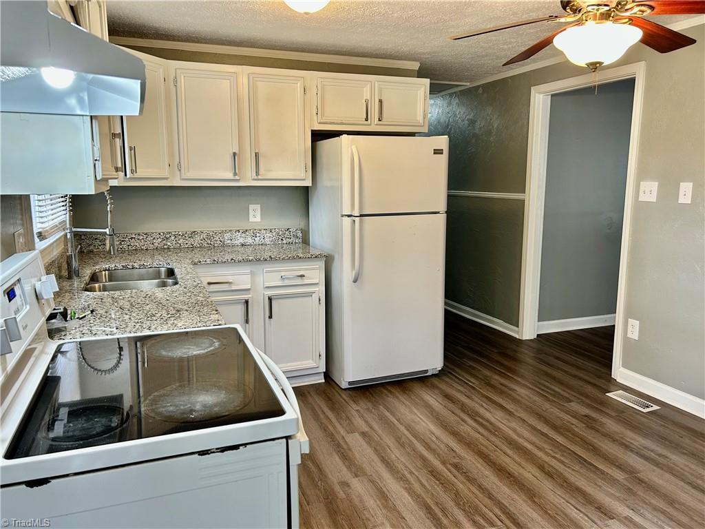 Greensboro, North Carolina 27405, United States, 3 Bedrooms Bedrooms, ,2 BathroomsBathrooms,Residential,Active,239385