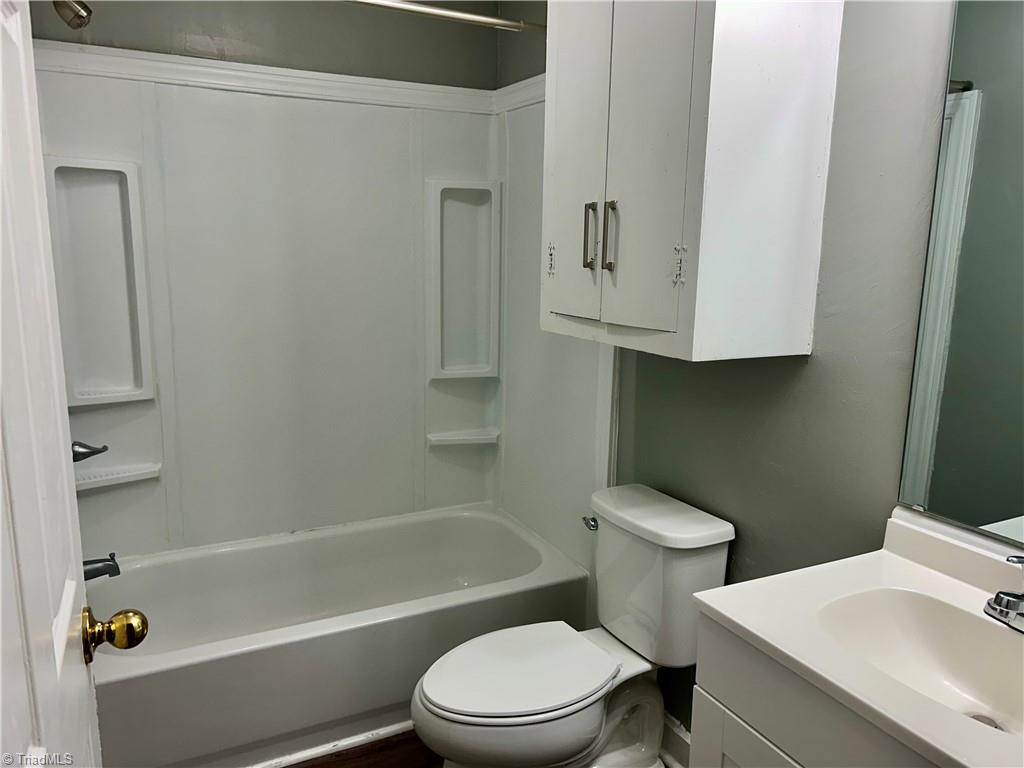 Greensboro, North Carolina 27405, United States, 3 Bedrooms Bedrooms, ,2 BathroomsBathrooms,Residential,Active,239385