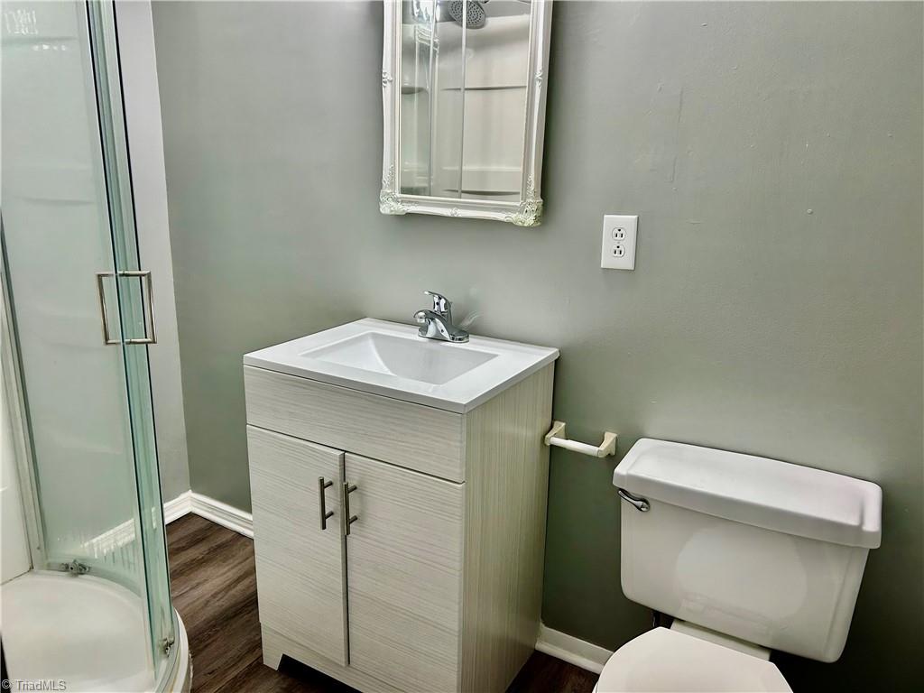 Greensboro, North Carolina 27405, United States, 3 Bedrooms Bedrooms, ,2 BathroomsBathrooms,Residential,Active,239385