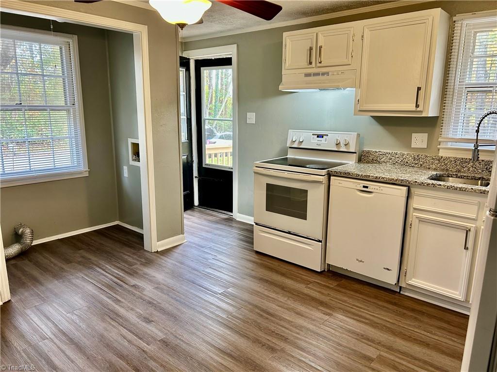 Greensboro, North Carolina 27405, United States, 3 Bedrooms Bedrooms, ,2 BathroomsBathrooms,Residential,Active,239385