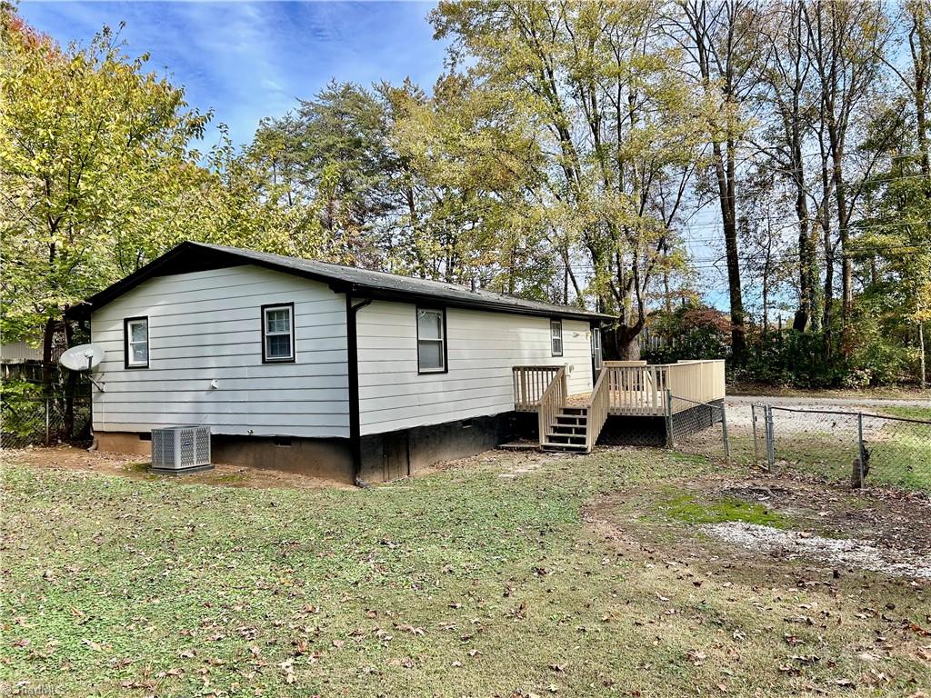 Greensboro, North Carolina 27405, United States, 3 Bedrooms Bedrooms, ,2 BathroomsBathrooms,Residential,Active,239385