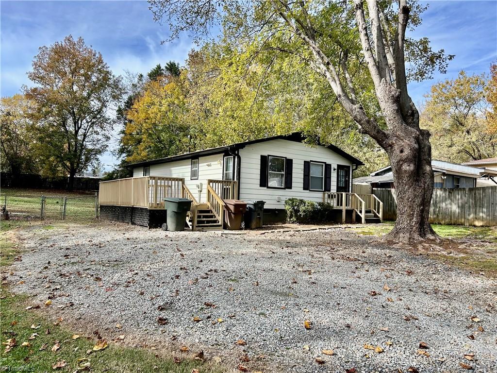 Greensboro, North Carolina 27405, United States, 3 Bedrooms Bedrooms, ,2 BathroomsBathrooms,Residential,Active,239385