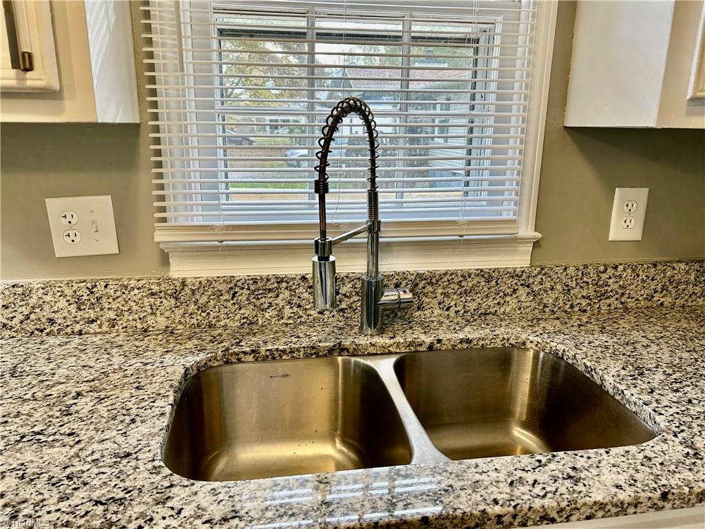 Greensboro, North Carolina 27405, United States, 3 Bedrooms Bedrooms, ,2 BathroomsBathrooms,Residential,Active,239385