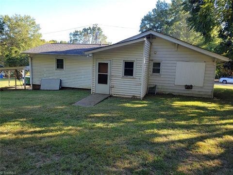 Single Family Residence in Albemarle NC 401 Summit Avenue 14.jpg